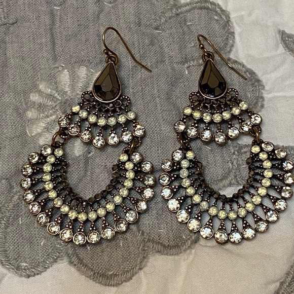 Beautiful bling dangle hook earrings - Picture 7 of 10